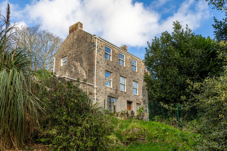 Property Image 1